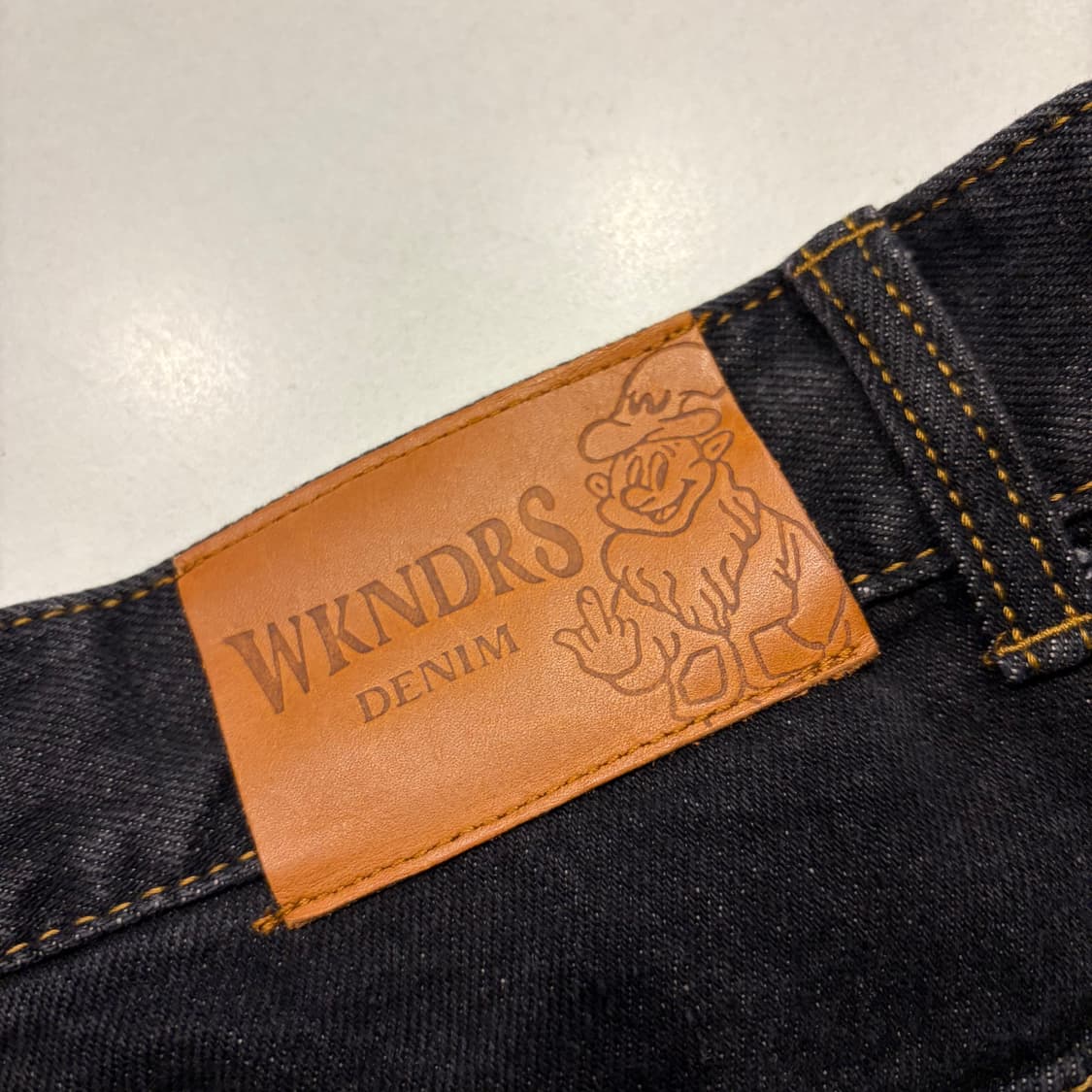 [XL] 위캔더스 WKNDRS 블랙 데님 팬츠 캐릭터 프린팅 C452 상품이미지4