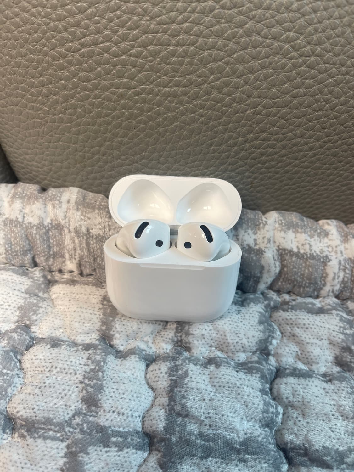 에어팟 프로 4 상품이미지1