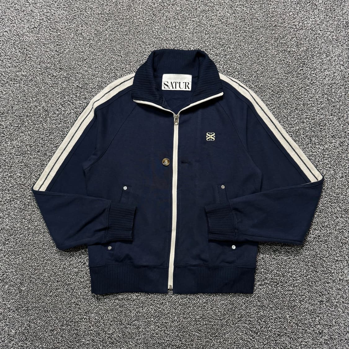 Name : 세터 SATUR 시그니처로고 사이드라인 니트집업 :)  상품이미지1