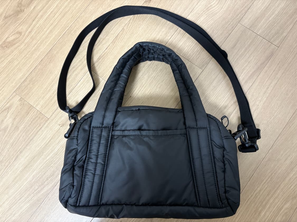 살로몬 포쉬 패딩 토트백 (LC2716200) 상품이미지4