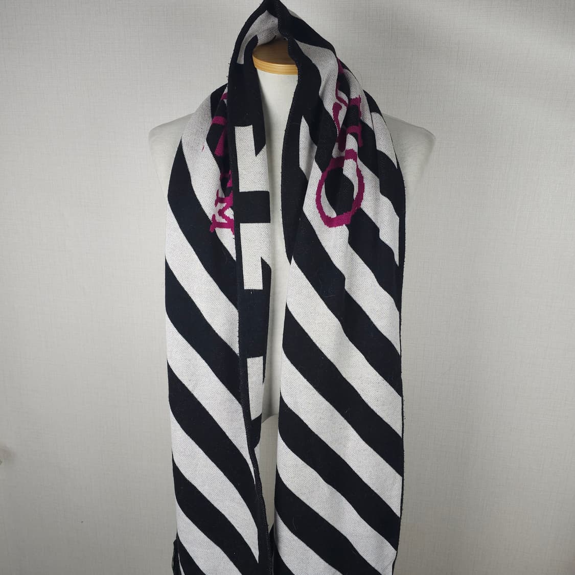 오프화이트 에로우 로고 머플러(새상품) 상품이미지2