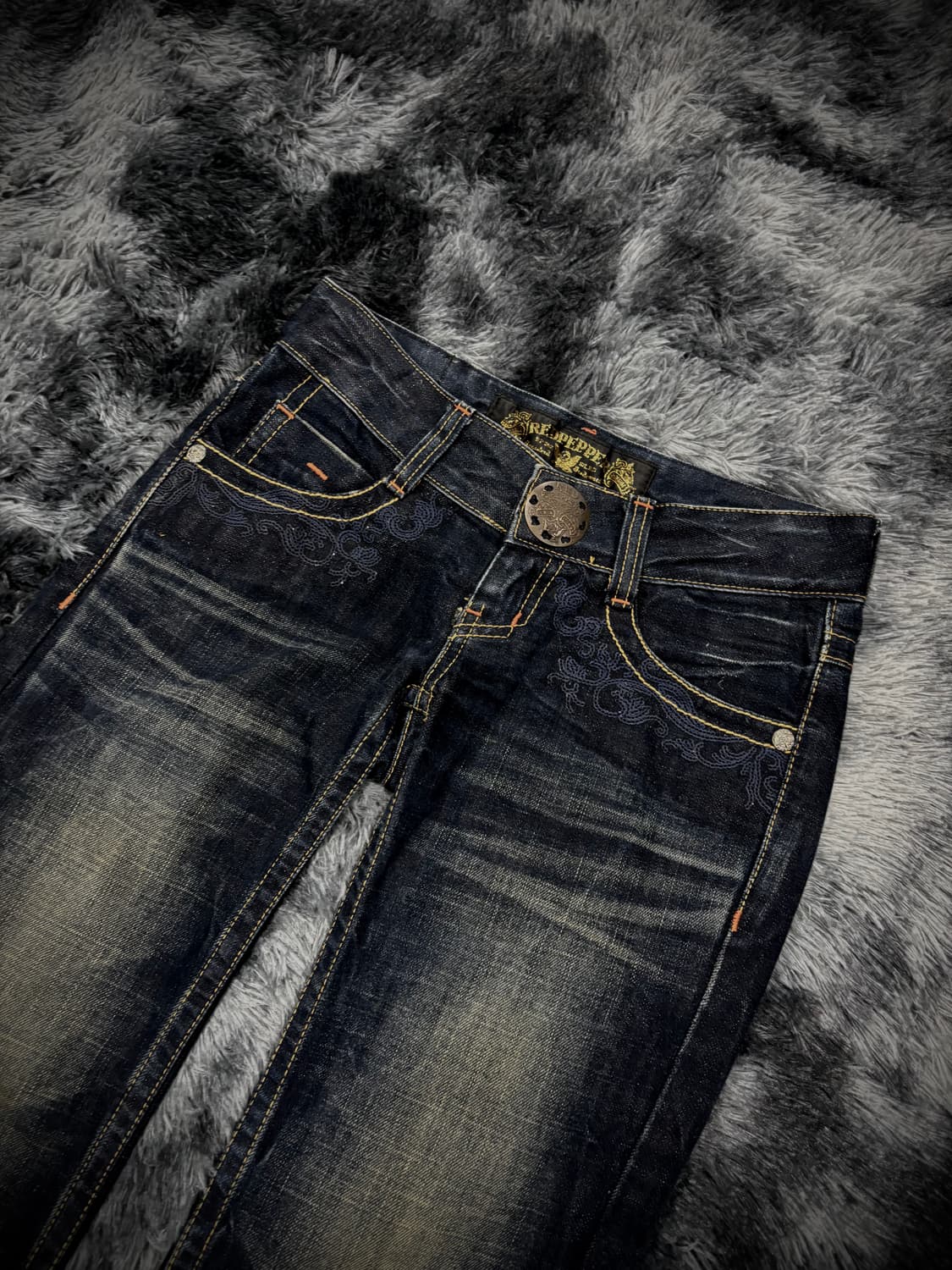 Red Pepper 스크립트 자수 워싱 부츠컷 데님팬츠 상품이미지3