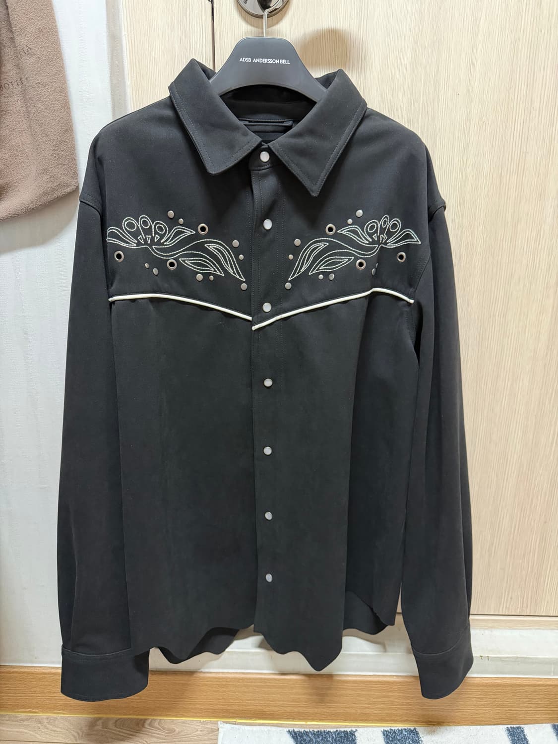 앤더슨벨 레만스 포우 스웨이드 셔츠 상품이미지1