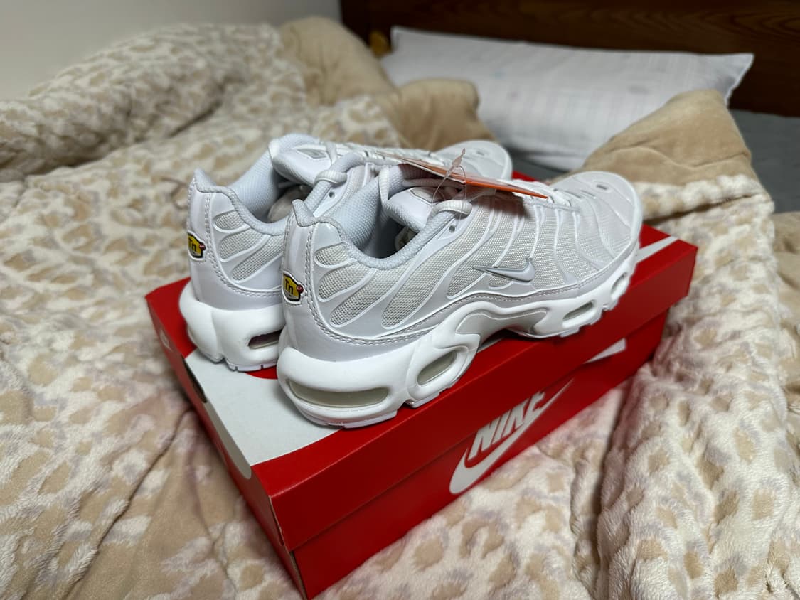 (새제품,매장정품)[245]나이키 에어맥스 플러스 트리플화이트 상품이미지4
