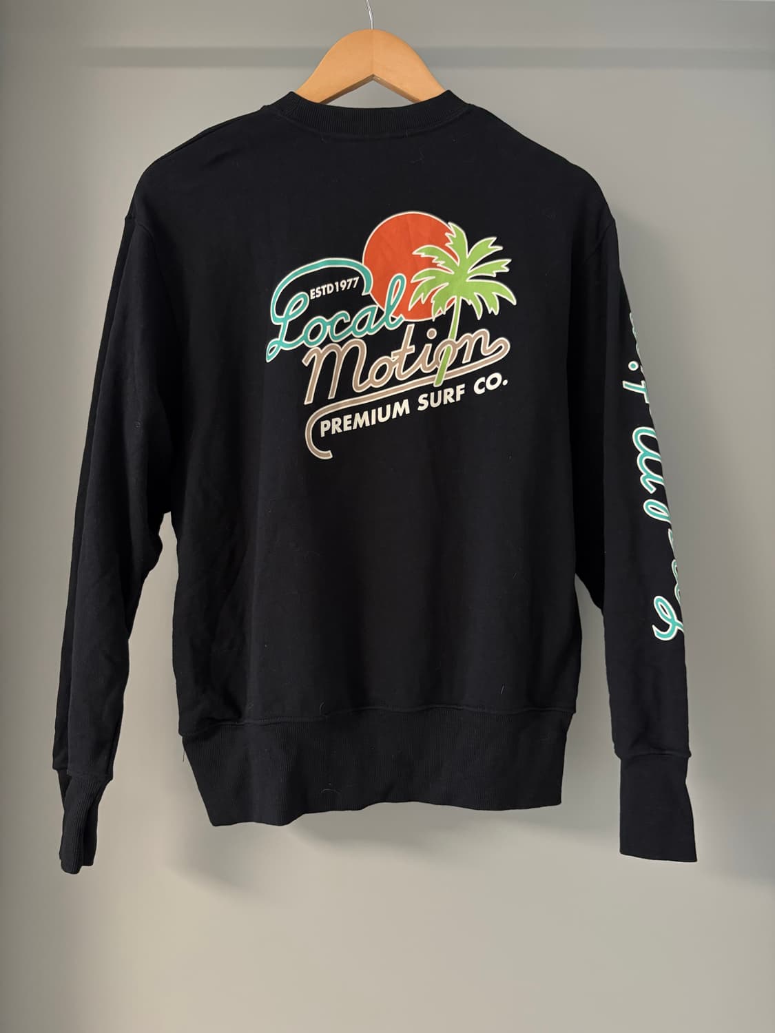 LOCAL MOTION black sweatshirt 상품이미지2
