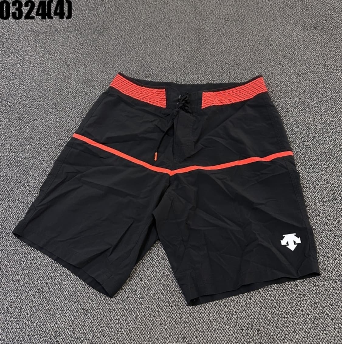 90 데상트 블랙/레드 반바지 0324(4) 상품이미지1