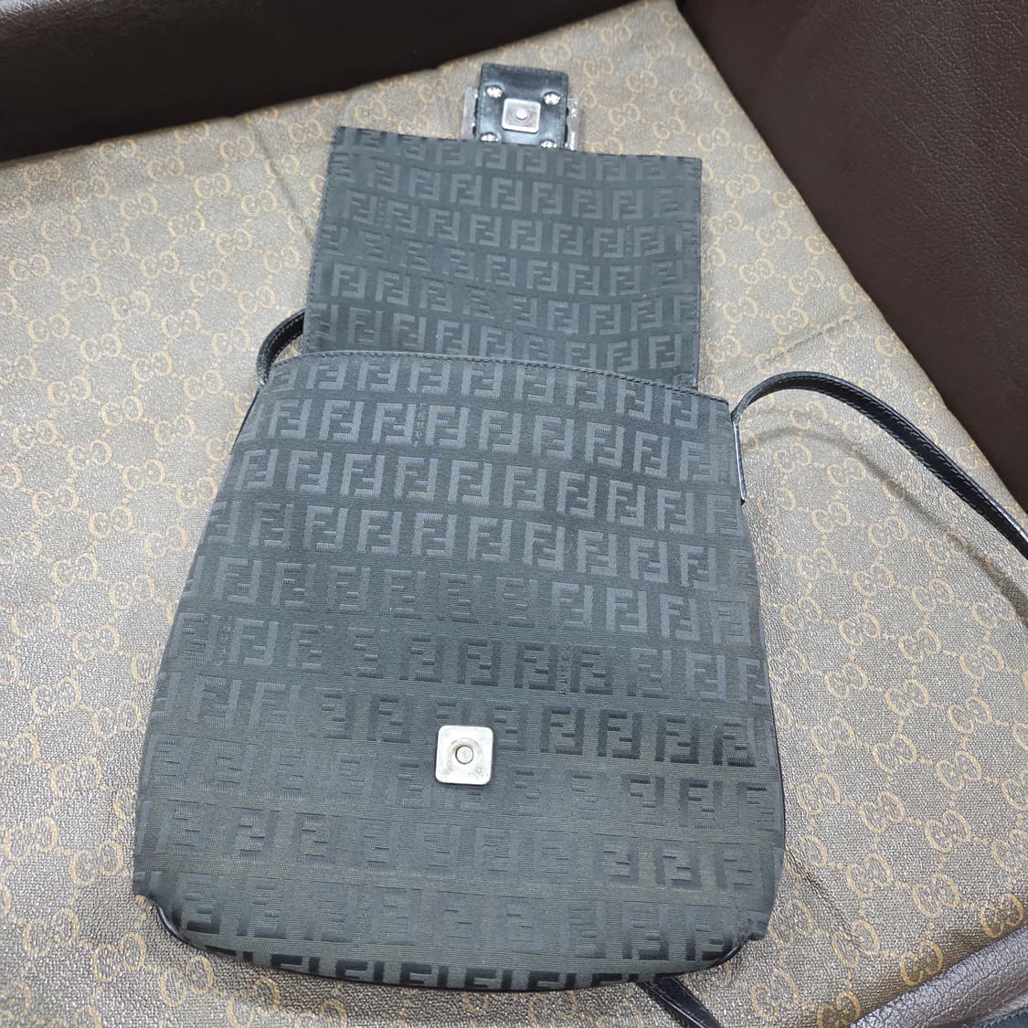 펜디 쥬카 미듐 크로스백 상품이미지5