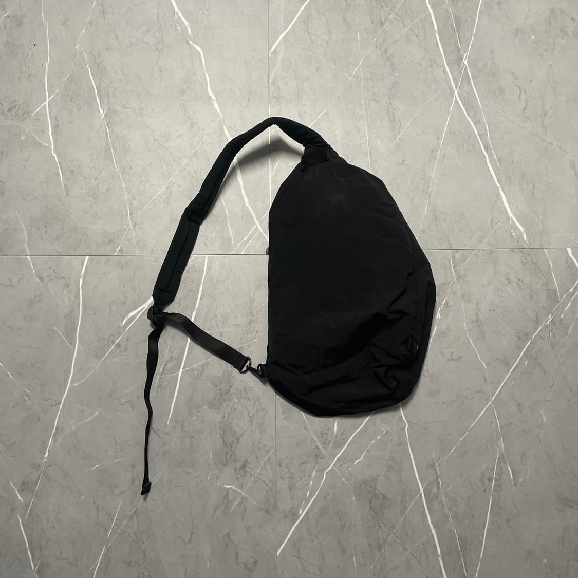 팔로워 특가 빈티지 블랙 트랙 슬링백 복조리 가방 상품이미지4