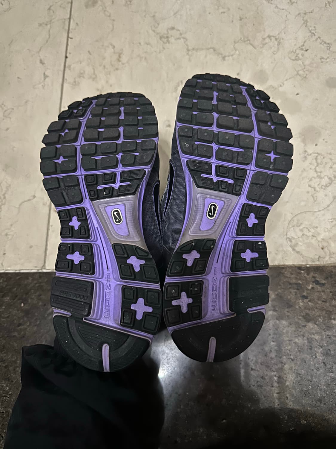 새상품) 나이키 VOMERO 7 여성 정품 런닝화 235mm 상품이미지3