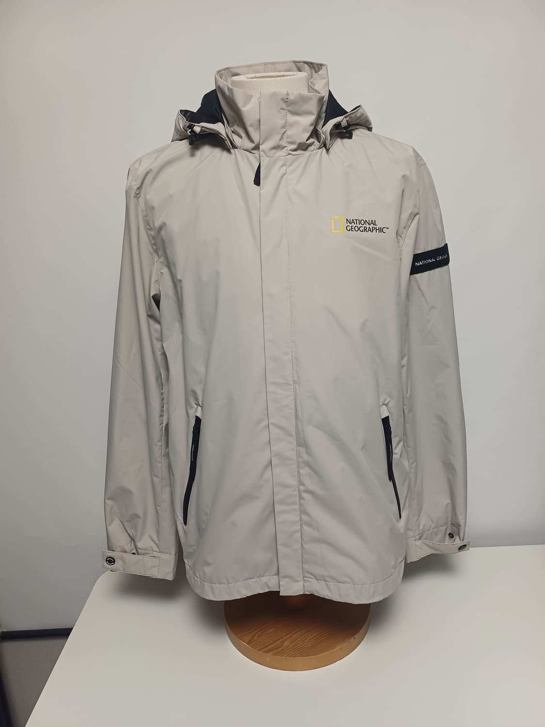 [정품/L] 내셔널지오그래픽 하이넥 와펜 바람막이 (베이지) 상태최상 상품이미지1