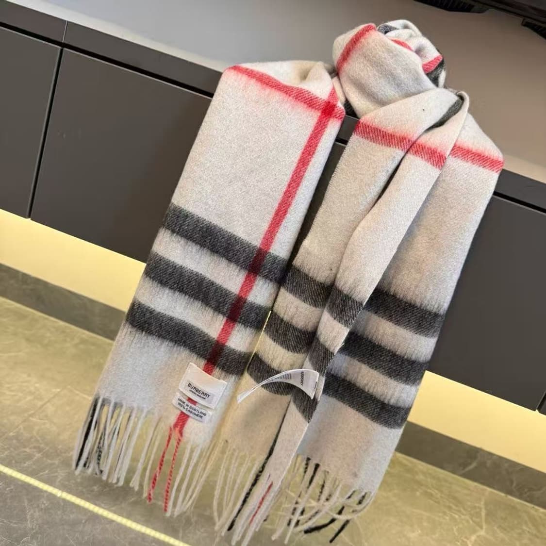 버버리숙녀 리버서블 스카프
 상품이미지2