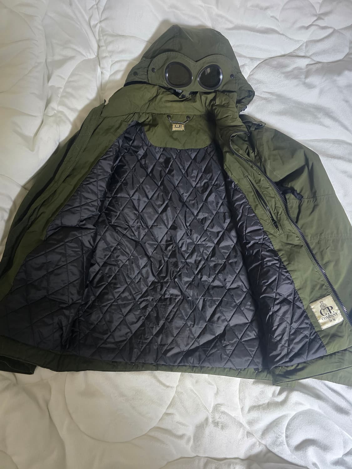 [국내정품] CP 컴퍼니 고글 후드 퀼팅 라이너 재킷 (카키/100) 상품이미지4