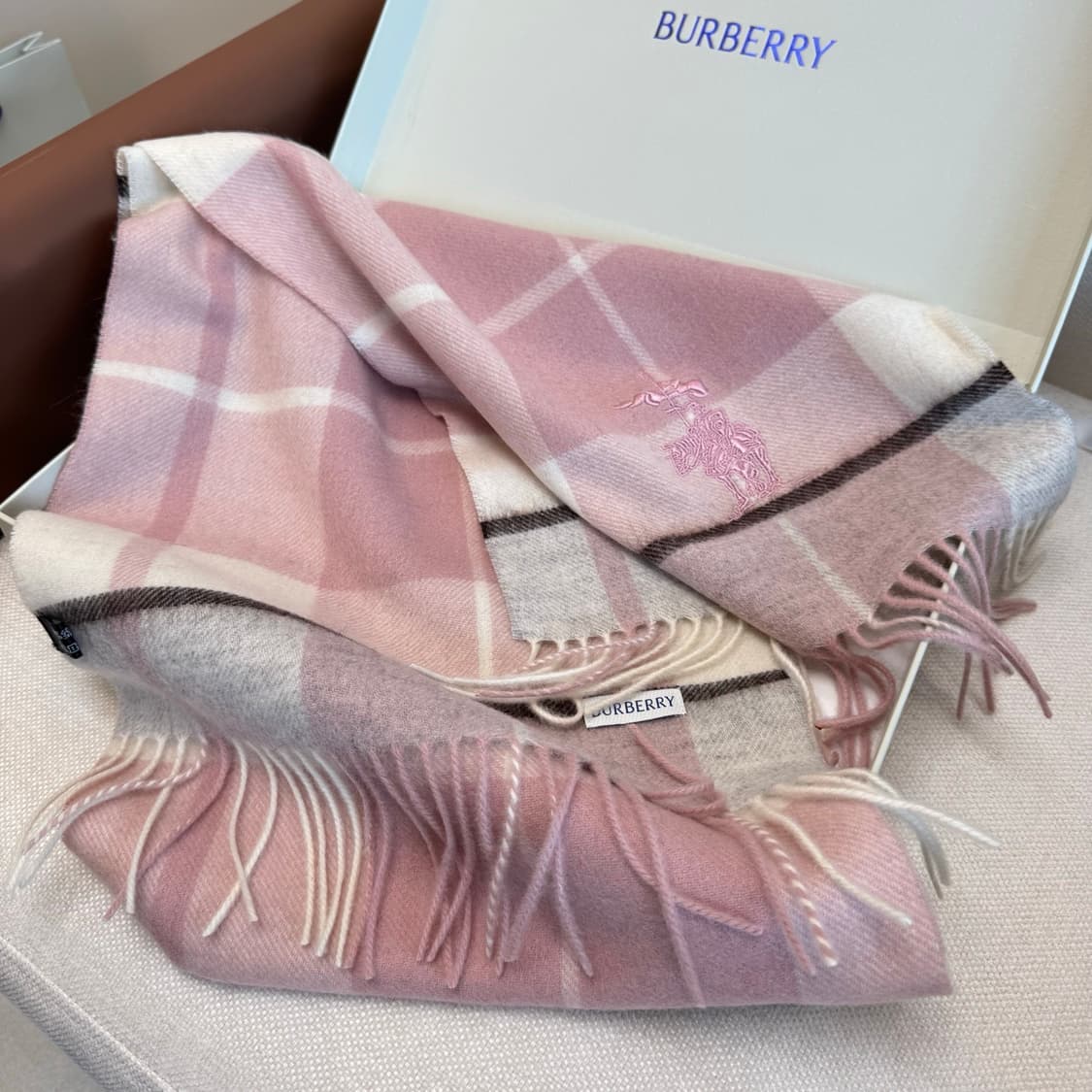 버버리숙녀 리버서블 스카프100% 램스울
 상품이미지4