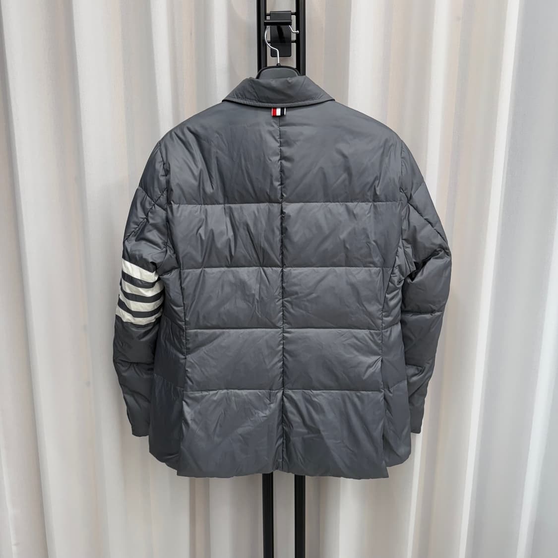 [2] 톰브라운 사선 완장 패딩 블레이저 상품이미지2