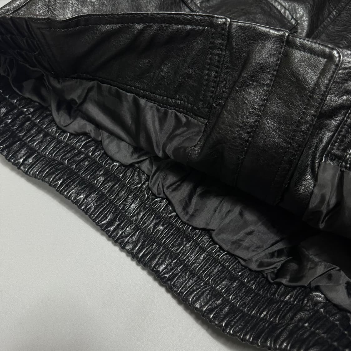 프릭스스토어 블랙컬러 스냅 칼라 집업 비건 레더 자켓 상품이미지5