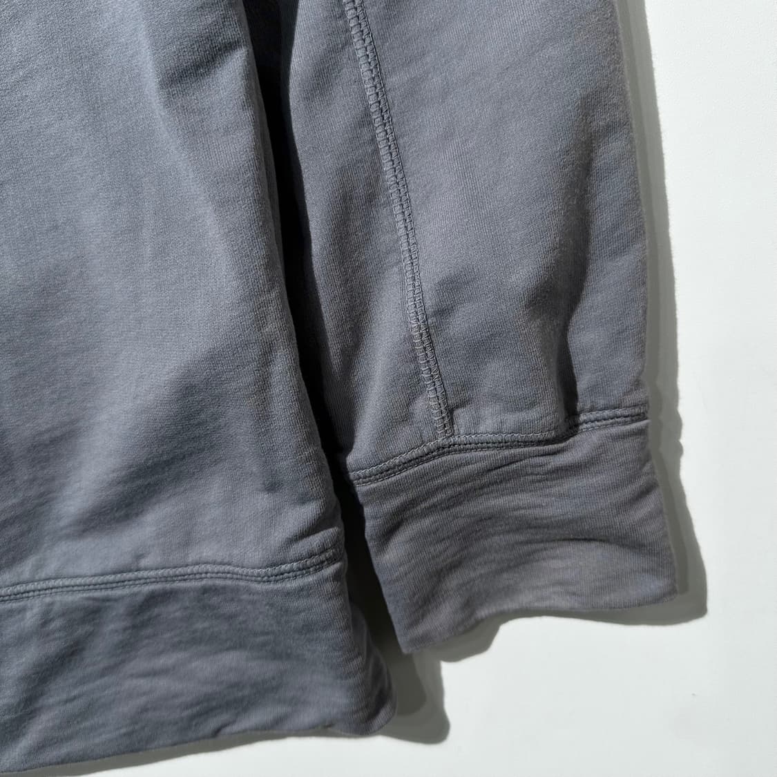 (매장판) CP컴퍼니 사이드 렌즈 포켓 맨투맨 상품이미지6