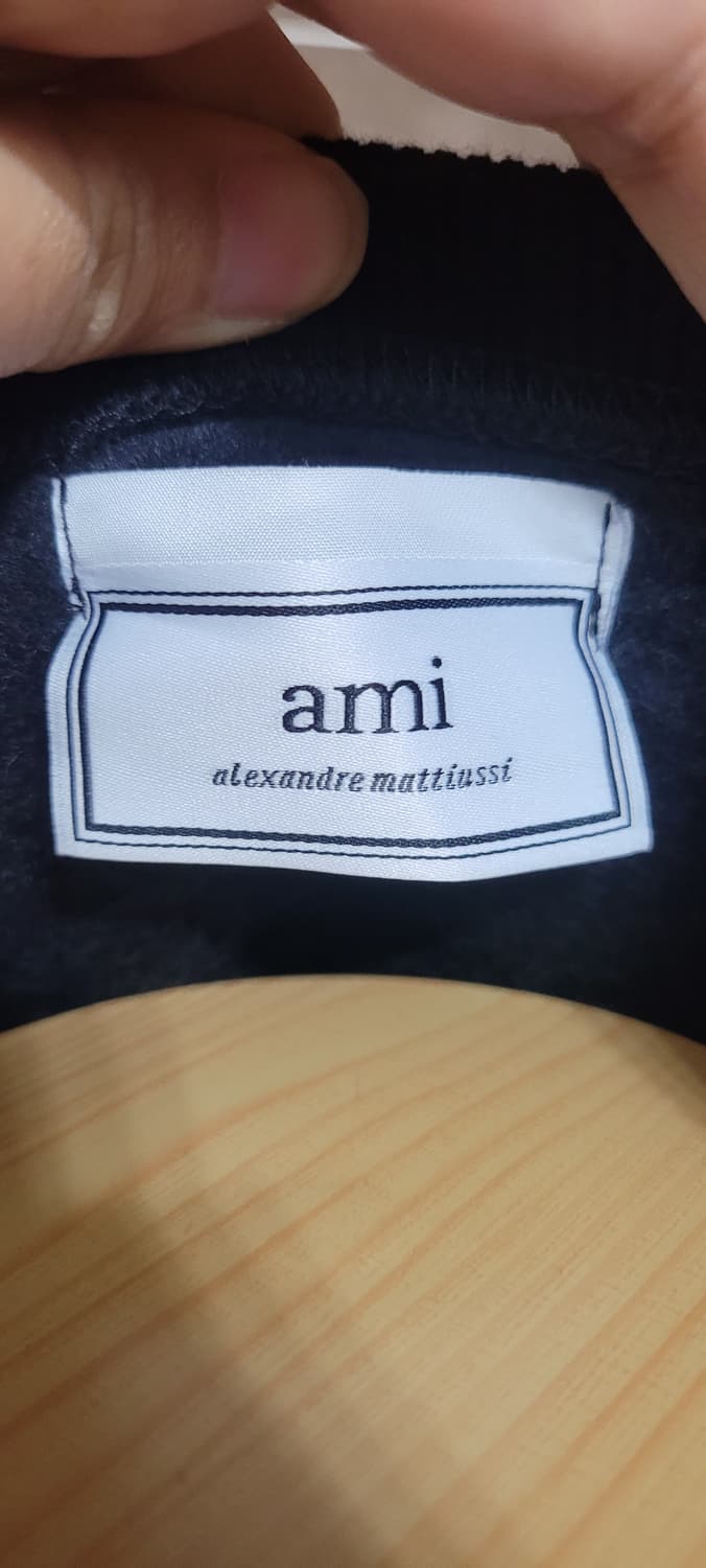 (남성105-110사이즈) 아미 로고 선명한 블랙 맨투맨(기모) 상품이미지7