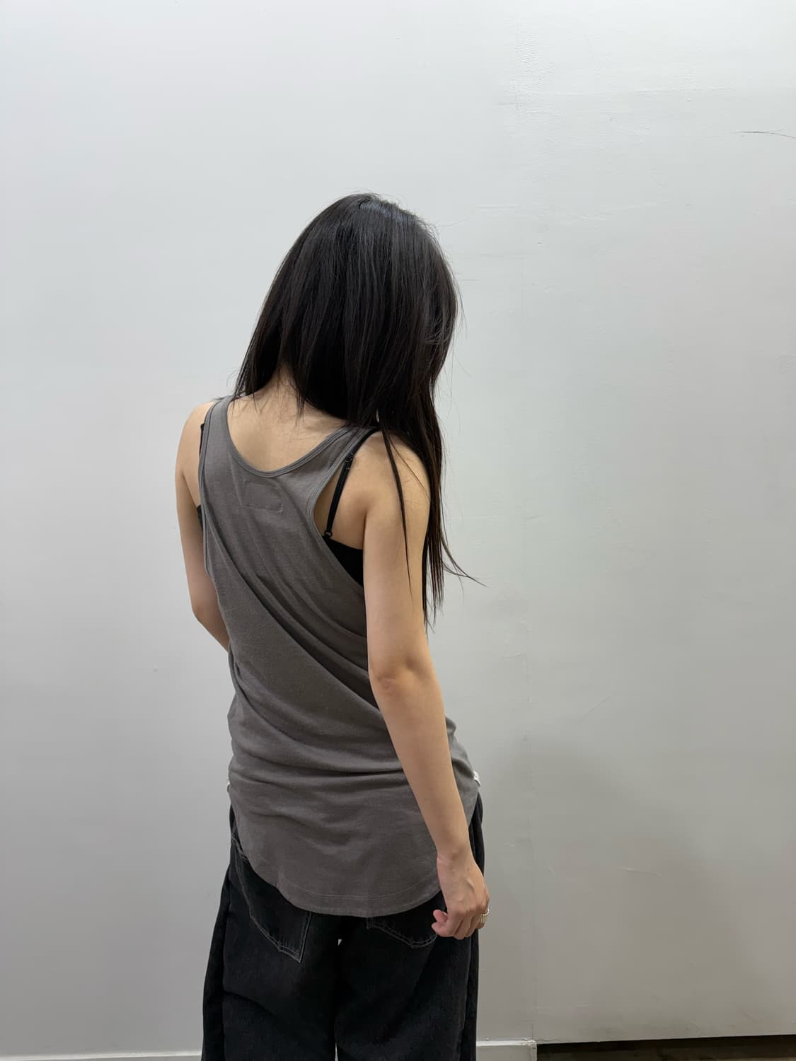 넘버나인 x 스튜디오스 코튼 사이드 디테일 슬리브리스 상품이미지8