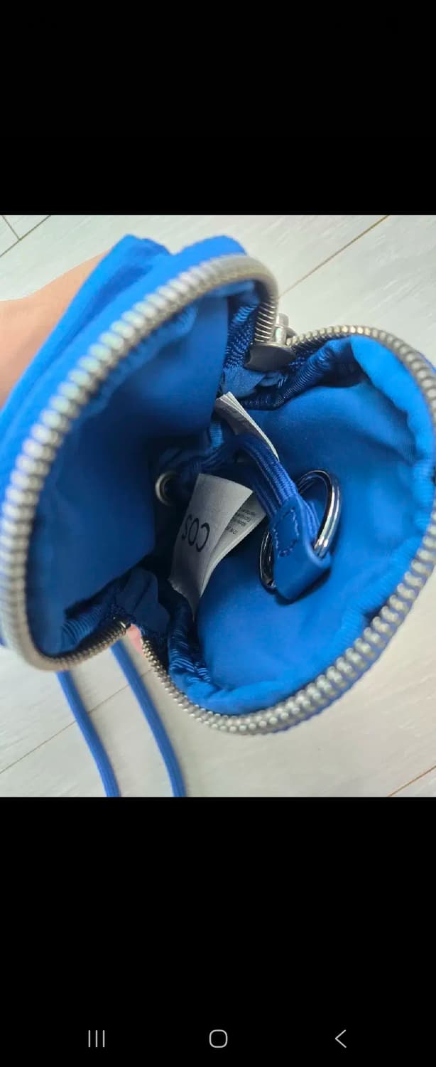 코스 미니 크로스바디 파우치 나일론 블루 상품이미지4