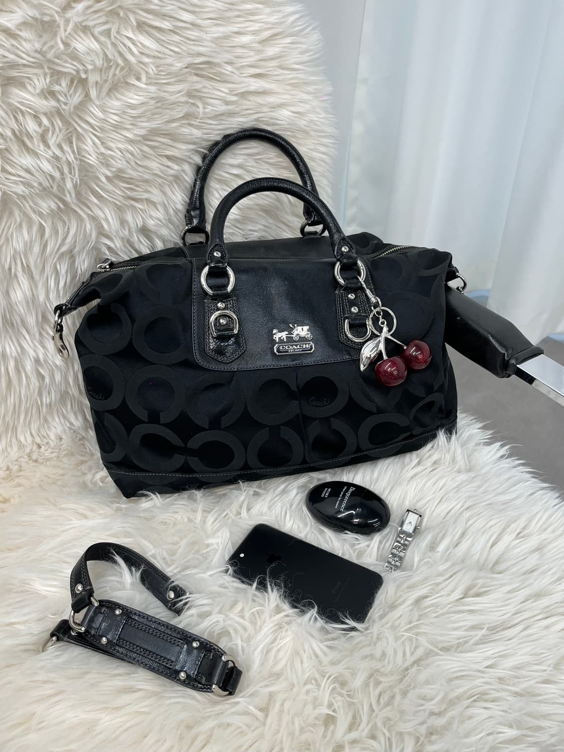 Coach cLogo Shoulder Bag 상품이미지1