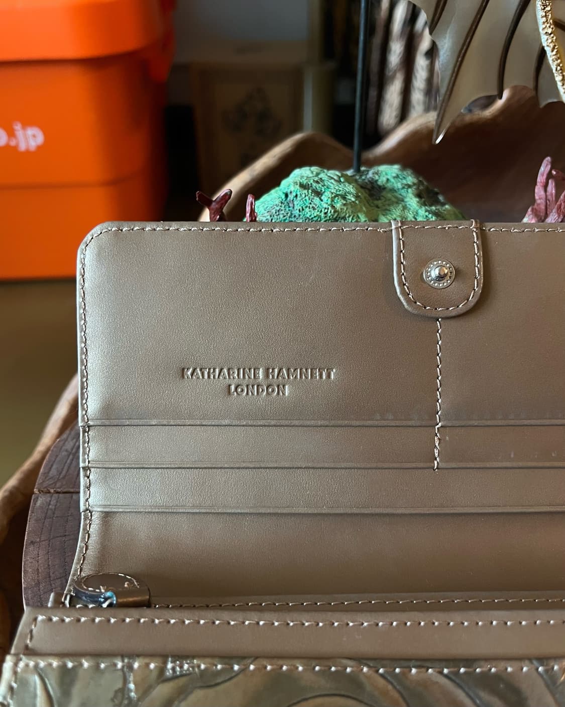 KATHARINE HAMNETT Metallic Rose Wallet  상품이미지8