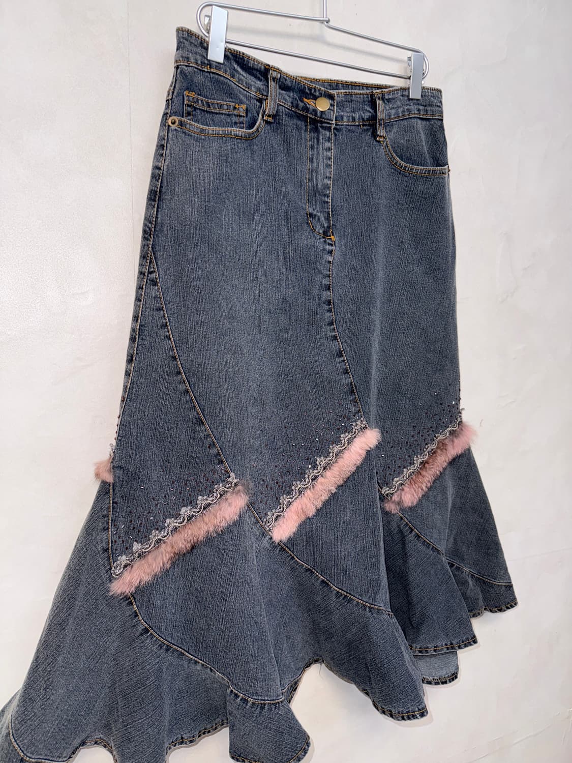 Denim indi pink fur trimmed mermaid sk 상품이미지2