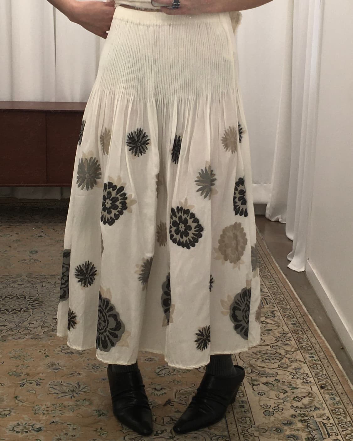 화이트 패턴 롱스커트 상품이미지1