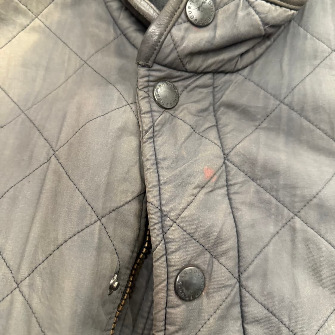 바버 퀄팅 자켓 코듀로이 카라 배색 지퍼 포켓 디테일 레귤러핏 차콜 상품이미지7