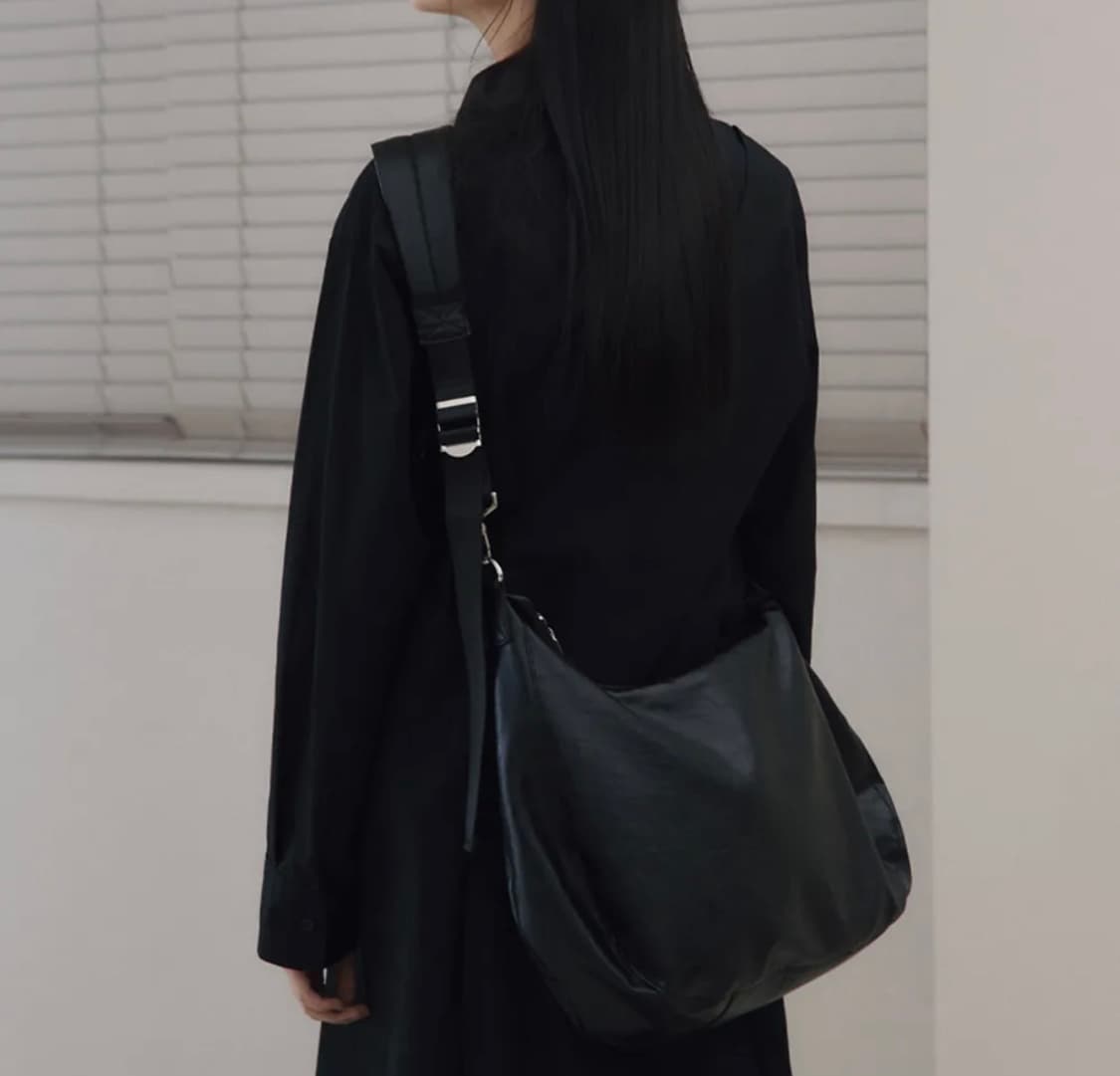 레더리 크랙드 크로스백 상품이미지7