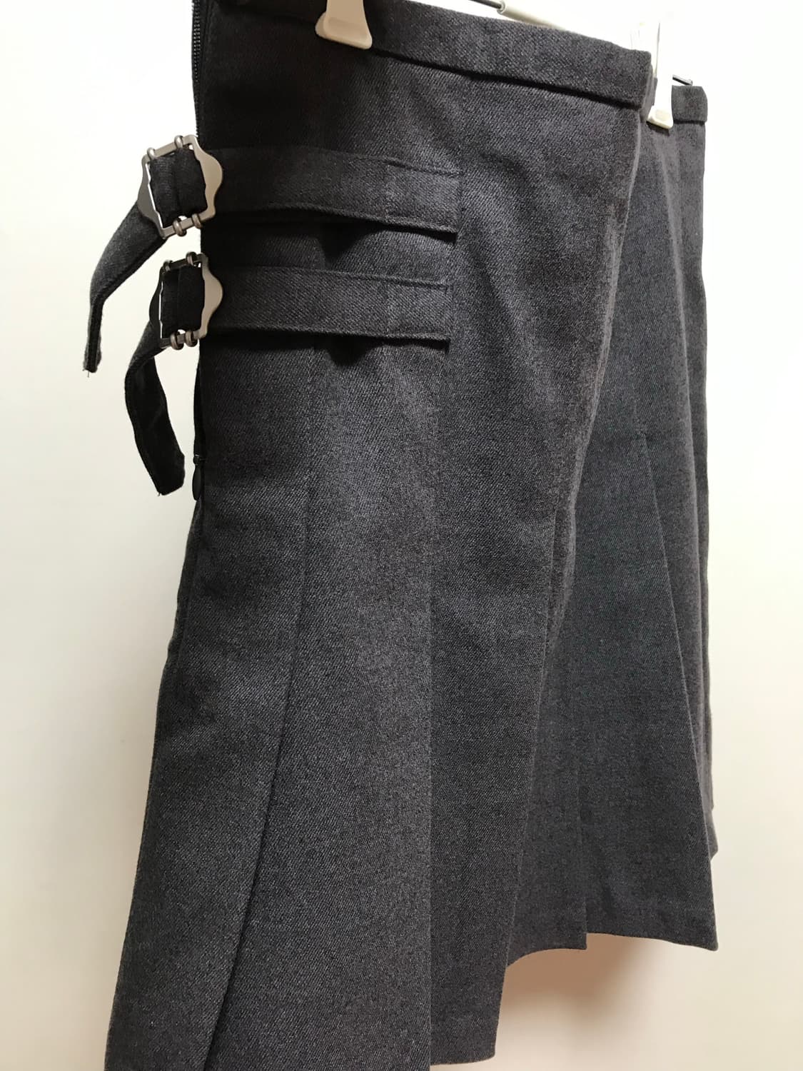 이오즈 accordion buckle skrits - charcoal 상품이미지2