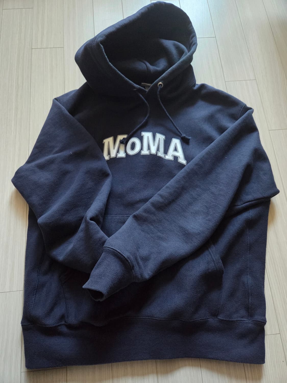 모마 후드 네이비 L사이즈 팝니다. 상품이미지1