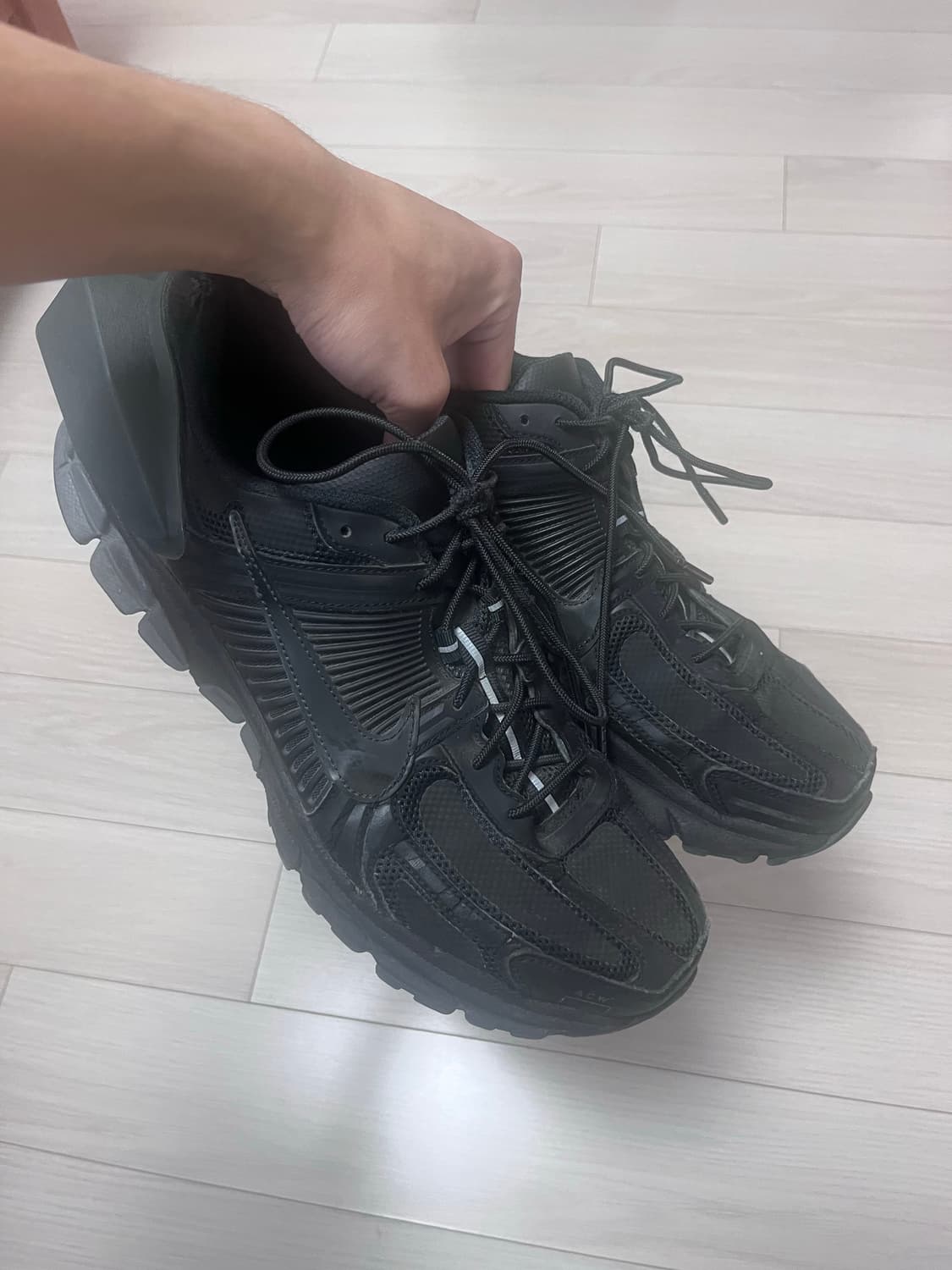 나이키 어콜드월 줌 보메로 블랙 상품이미지1