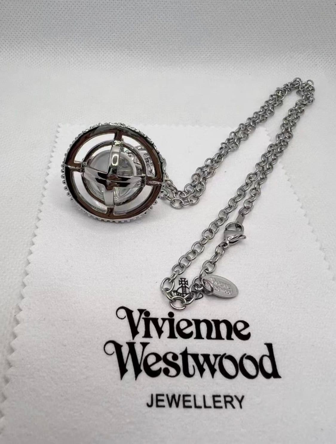 비비안웨스트우드 아카이브 클리어 크리스탈 3d orb 팬던트 목걸이 상품이미지4