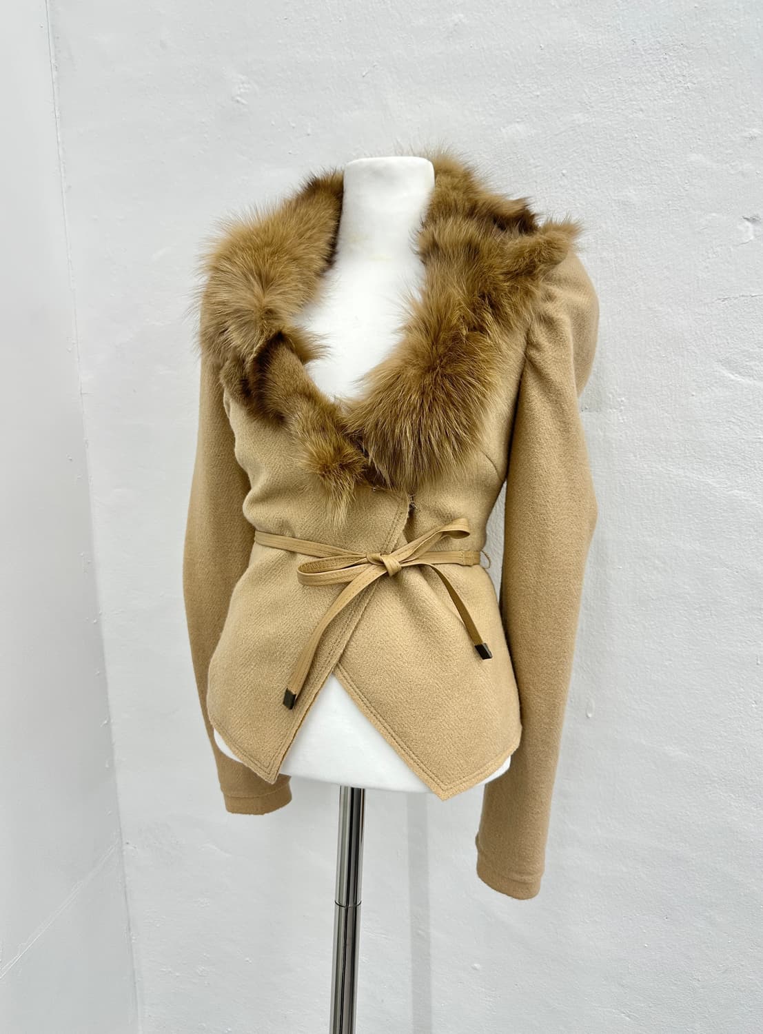 Fox fur trimming asymmetric cardigan 상품이미지1