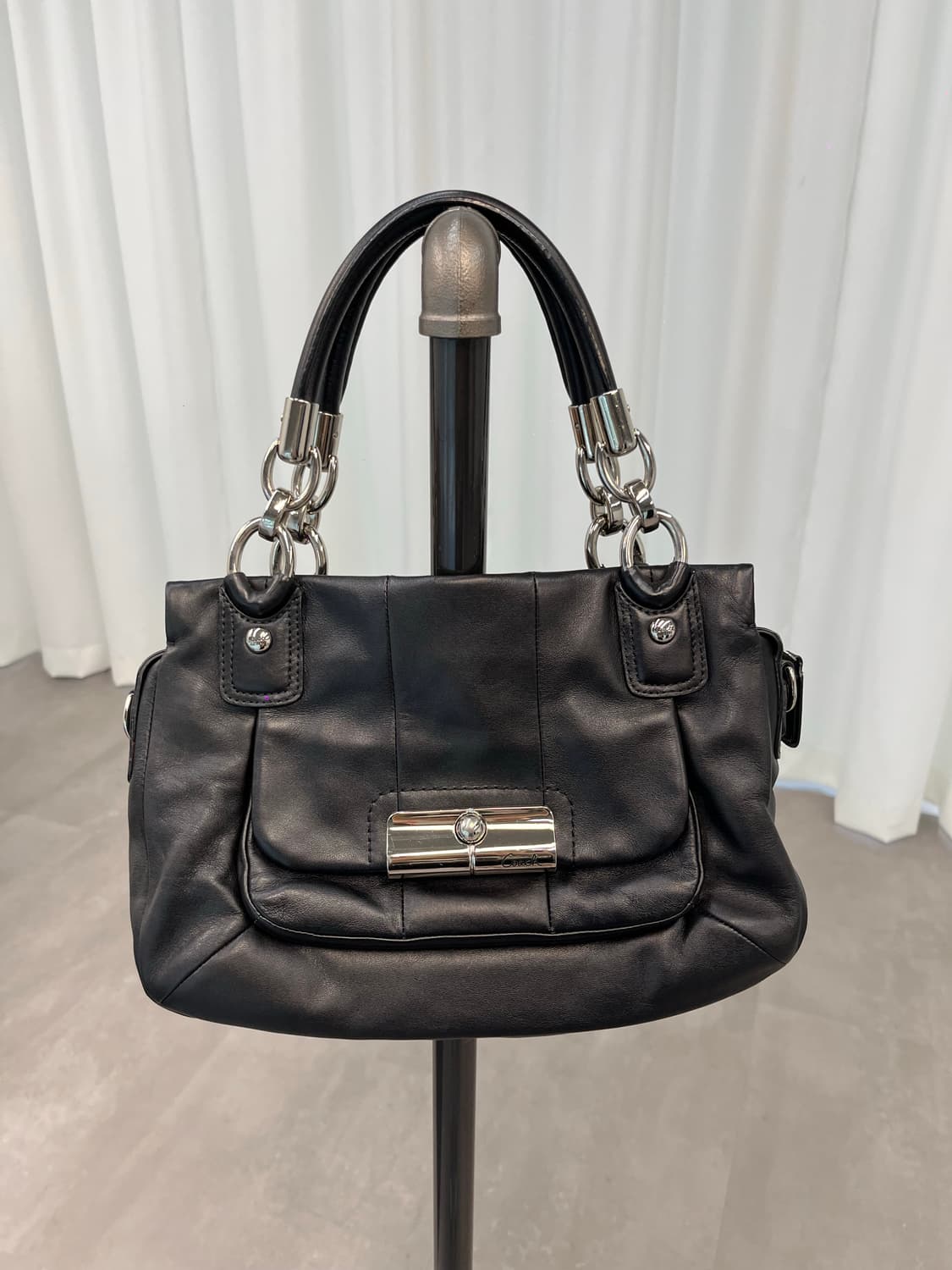 Coach Black Square Bag 상품이미지2