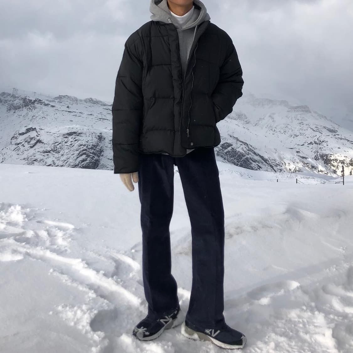 유루이 노카라 라운드넥 패딩 블랙 색상 (수수료 무료) 상품이미지2