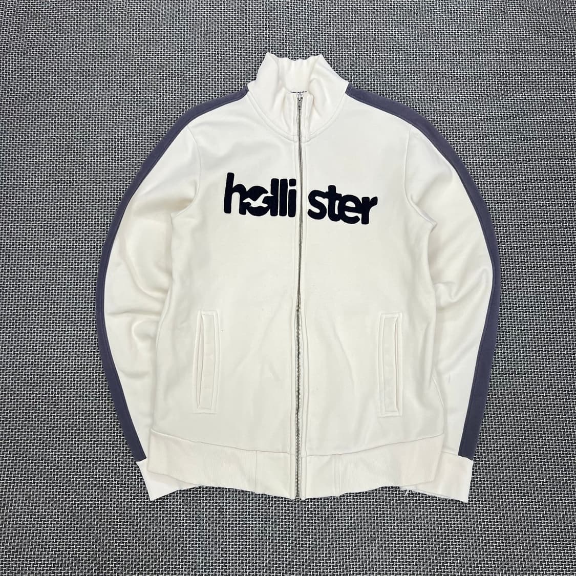 홀리스터 화이트 트랙집업 상품이미지1
