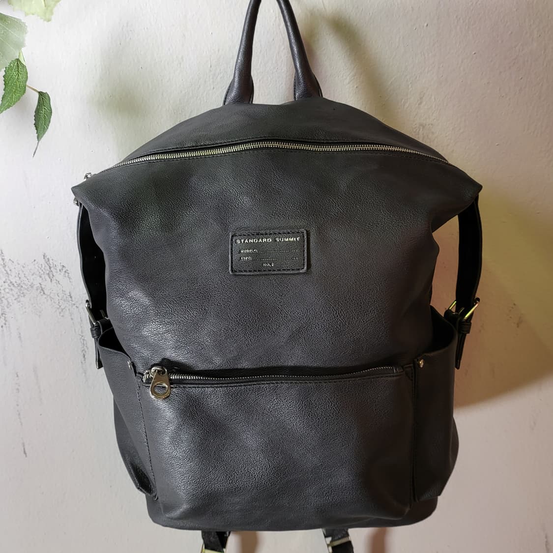 스텐다드 서밋 페이크 레더 백팩 상품이미지3