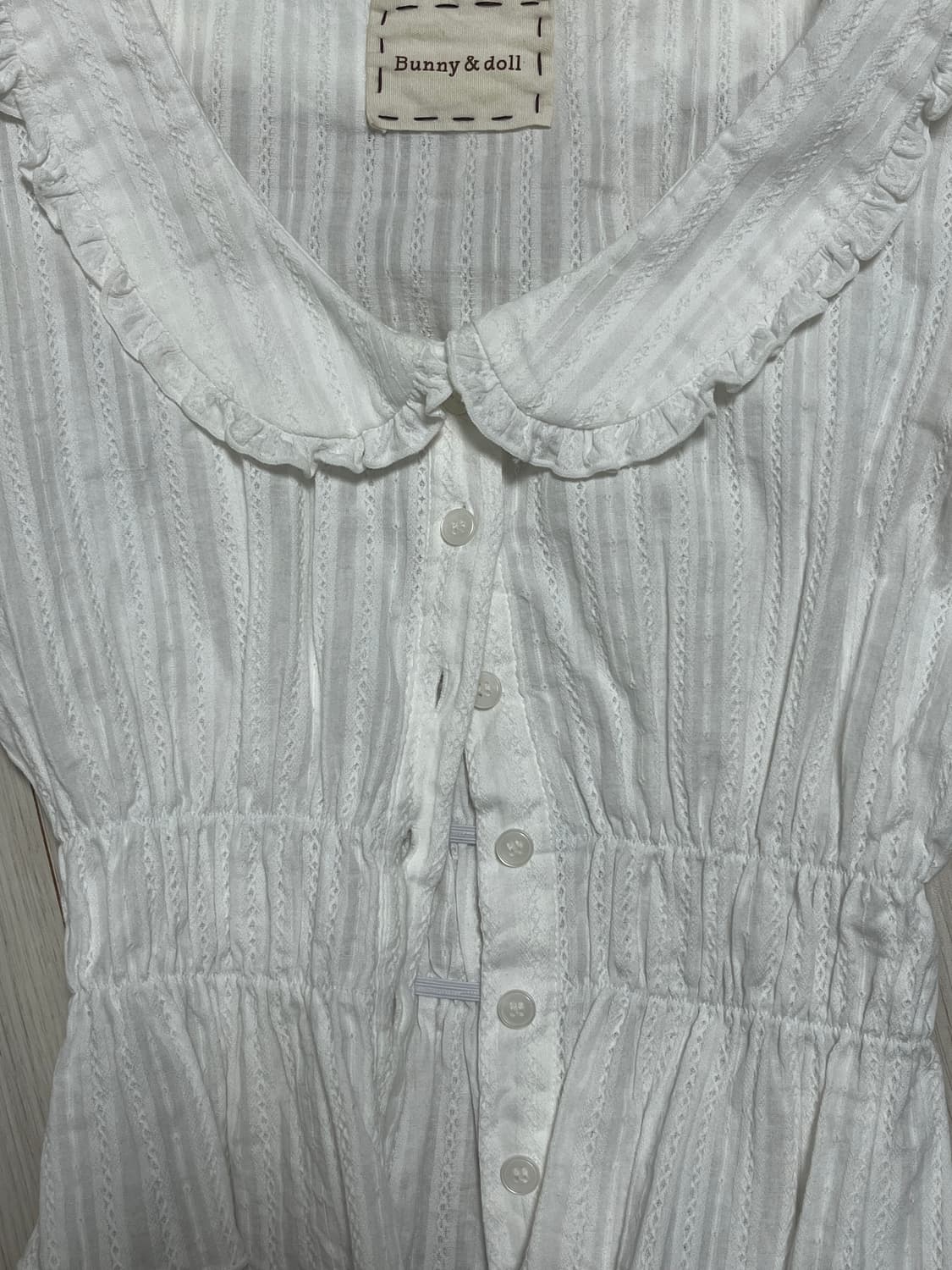 버니앤돌 화이트 펀칭 블라우스  상품이미지3