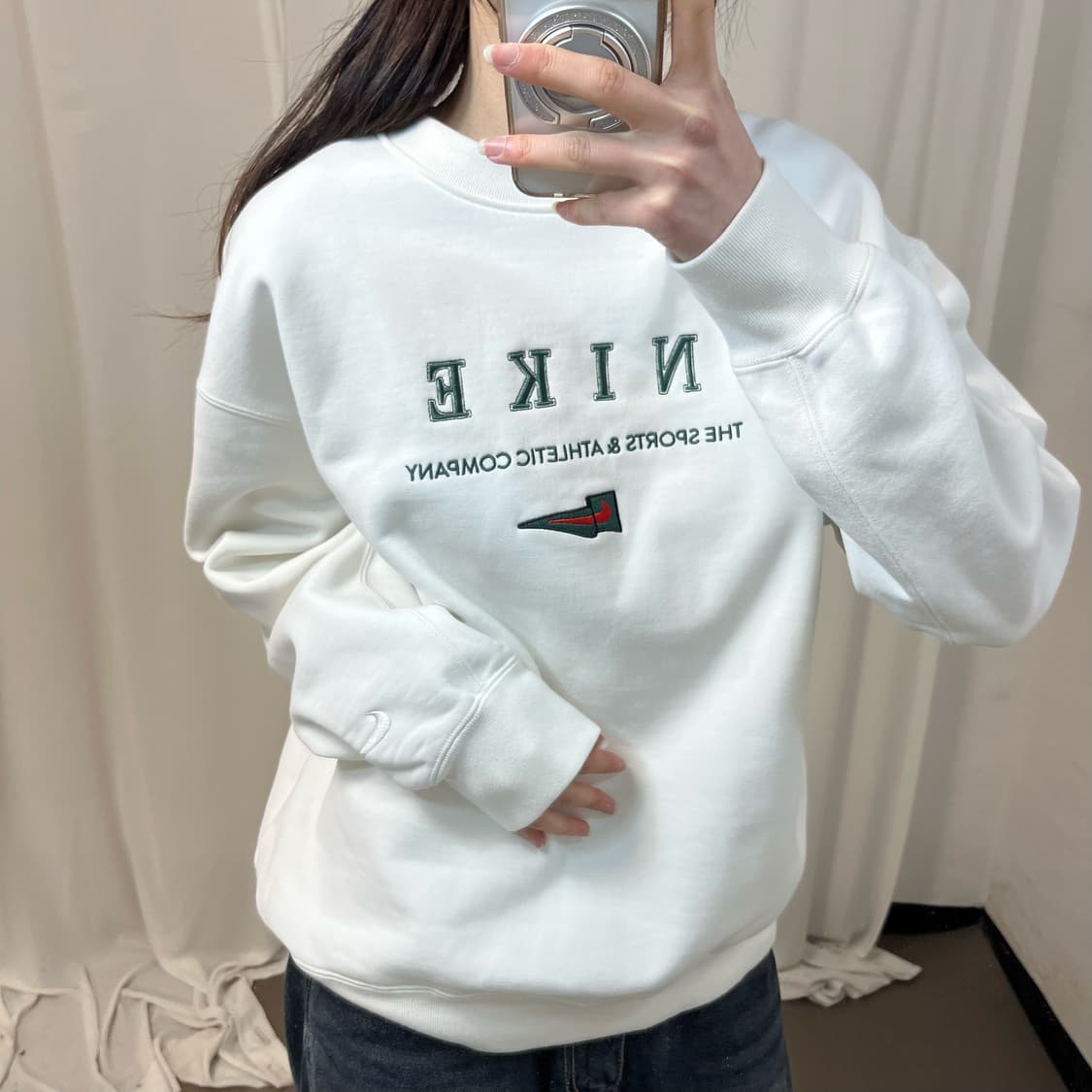 Nike white sweatshirt 상품이미지3
