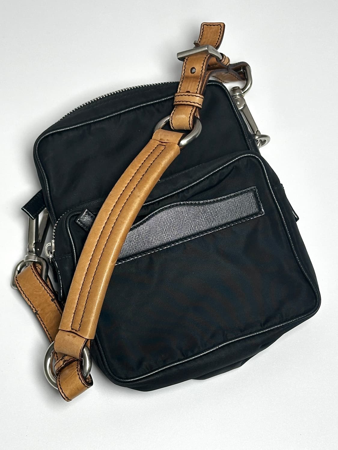 프라다 나일론 & 사피아노 레더 미니 숄더 토트 블랙 상품이미지1