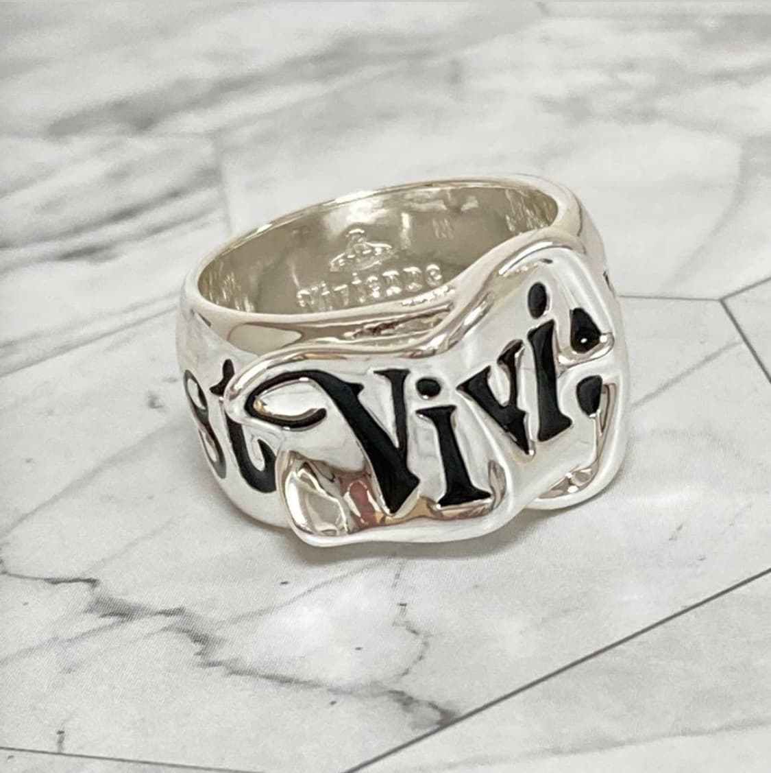 비비안 웨스트우드 아카이브 레터링 로고 각인 벨트링 반지 상품이미지2