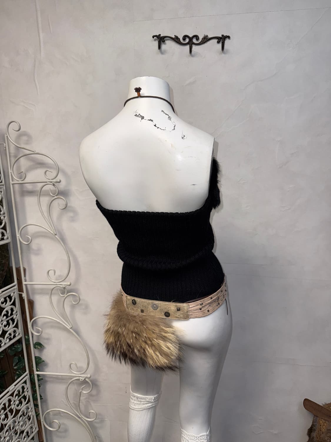 Black rabbit fur trimming tube top 슬리브리스 상품이미지2