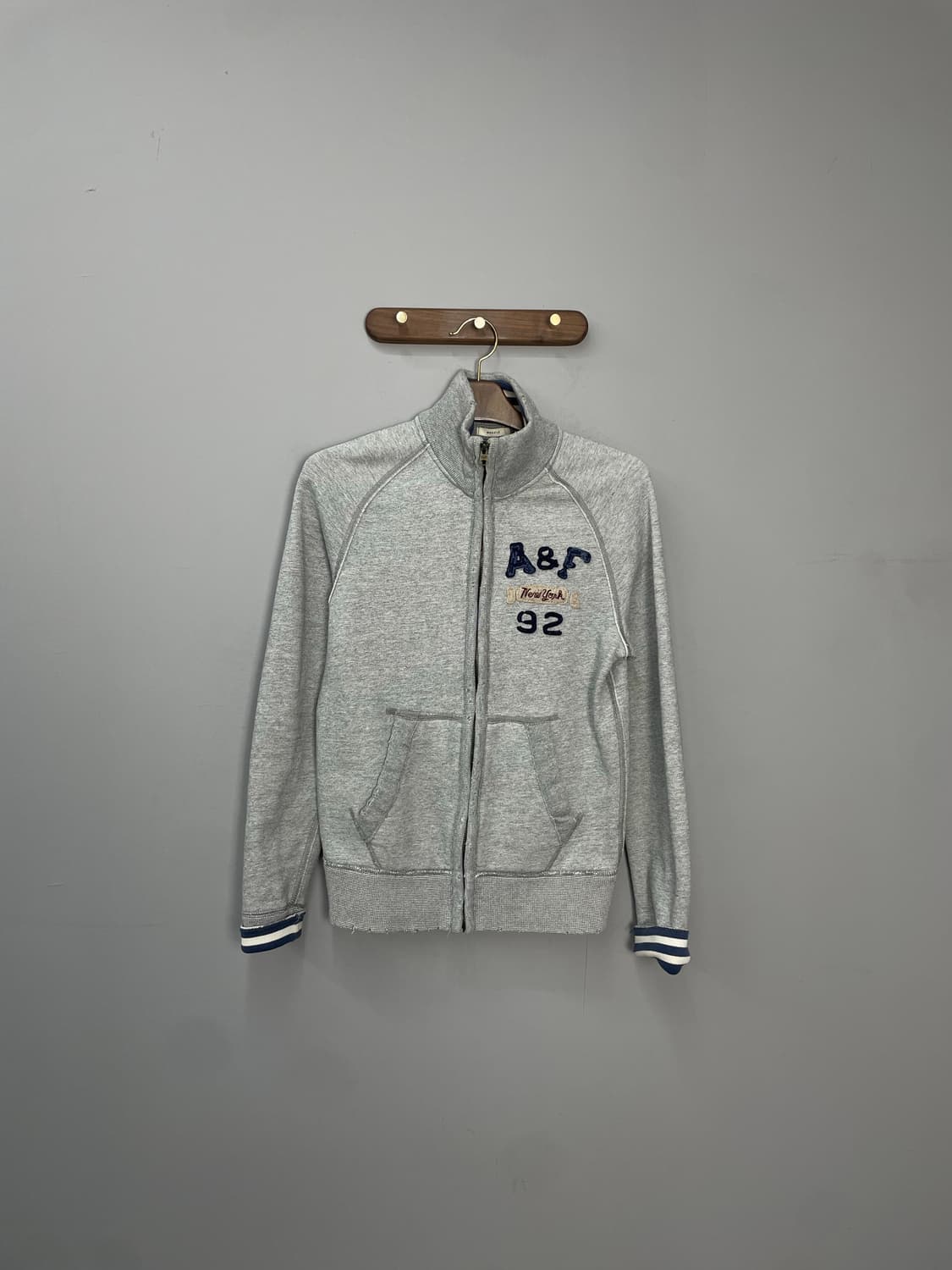 아베크롬비 그레이 데미지 집업 스웻셔츠 H1657 상품이미지2