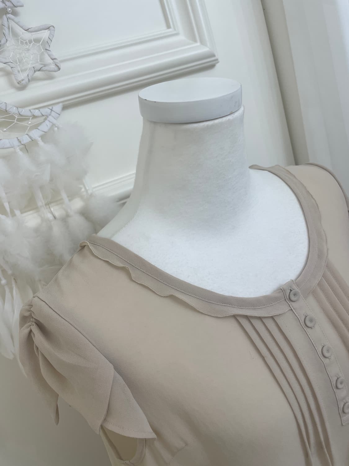 beige shirring bow sleeve pure blouse 상품이미지7