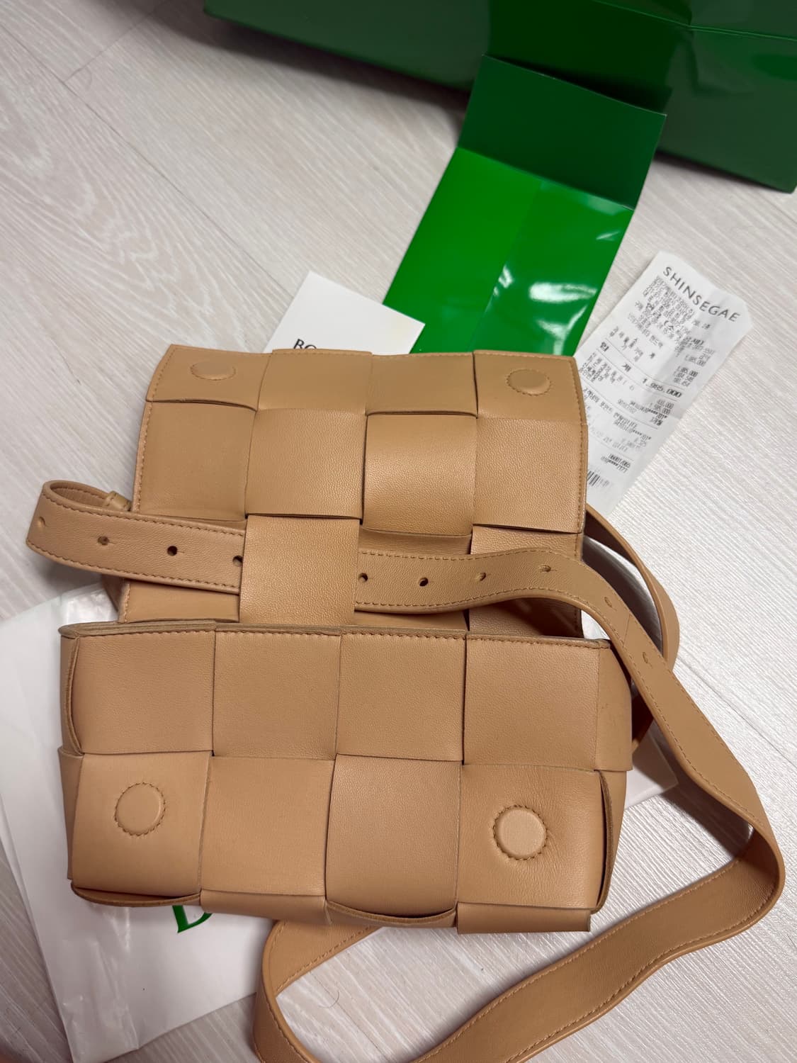 보테가베네타 카세트백 아몬드 상품이미지4