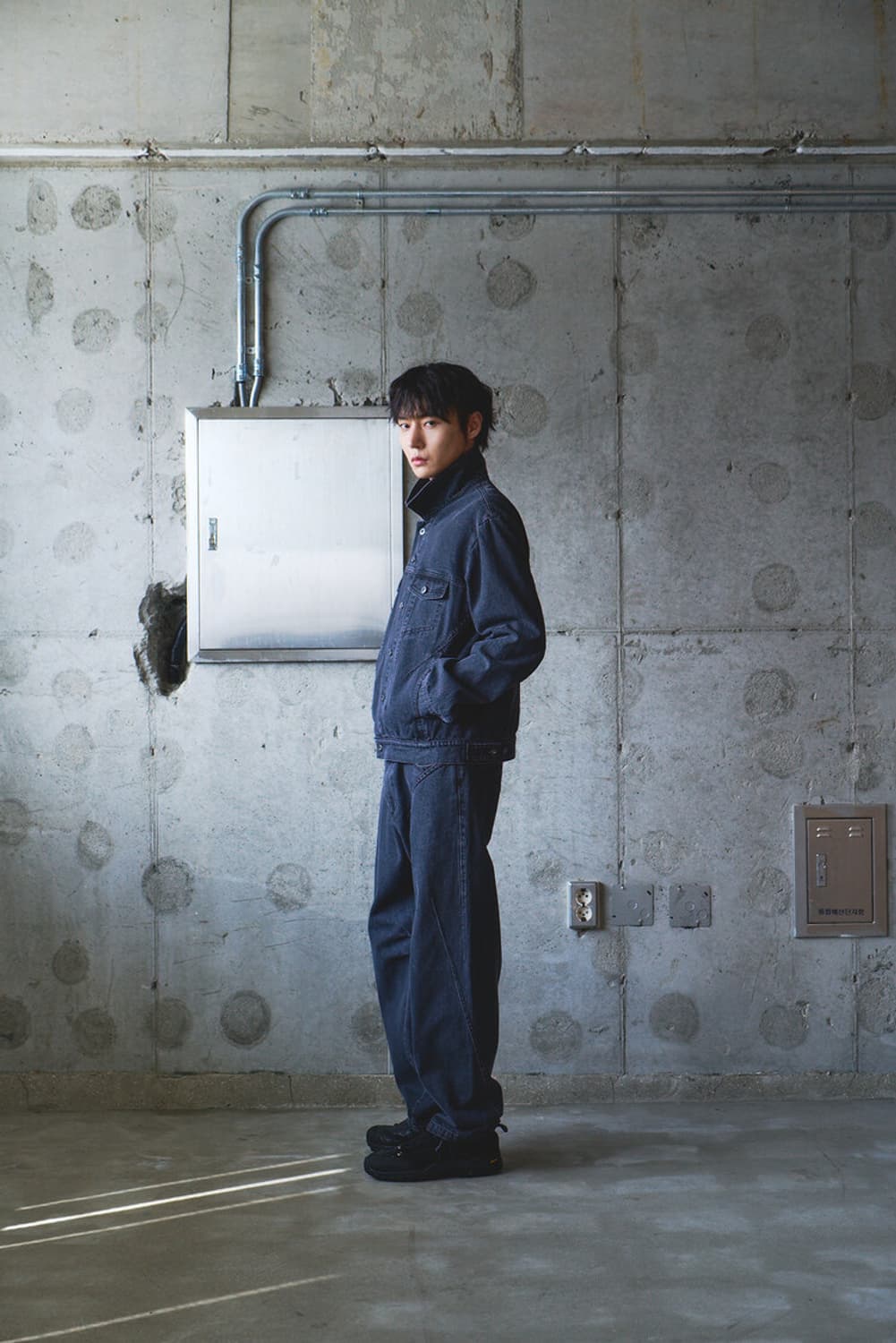 일류 Misaligned denim jacket Washed black 상품이미지5