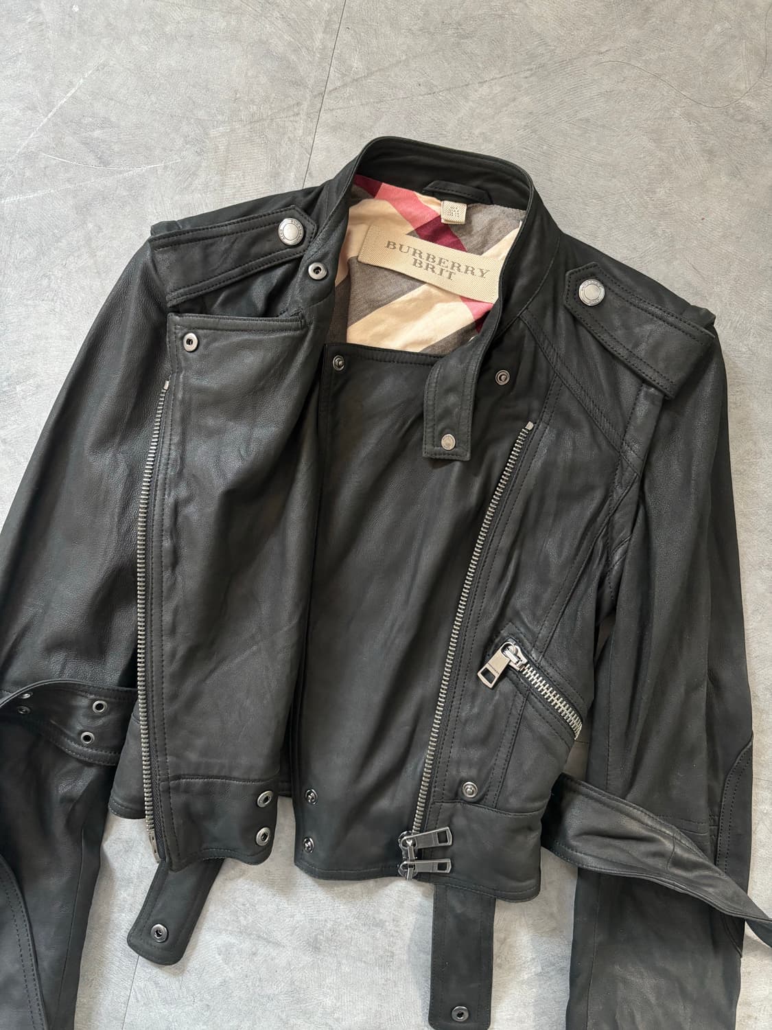 Burberry 버버리 브릿 블랙 레더 크롭 자켓 상품이미지5