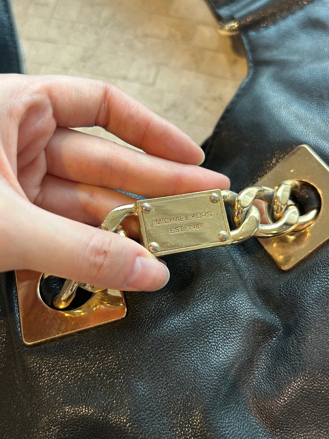 마이클코어스 레더 숄더백 상품이미지2