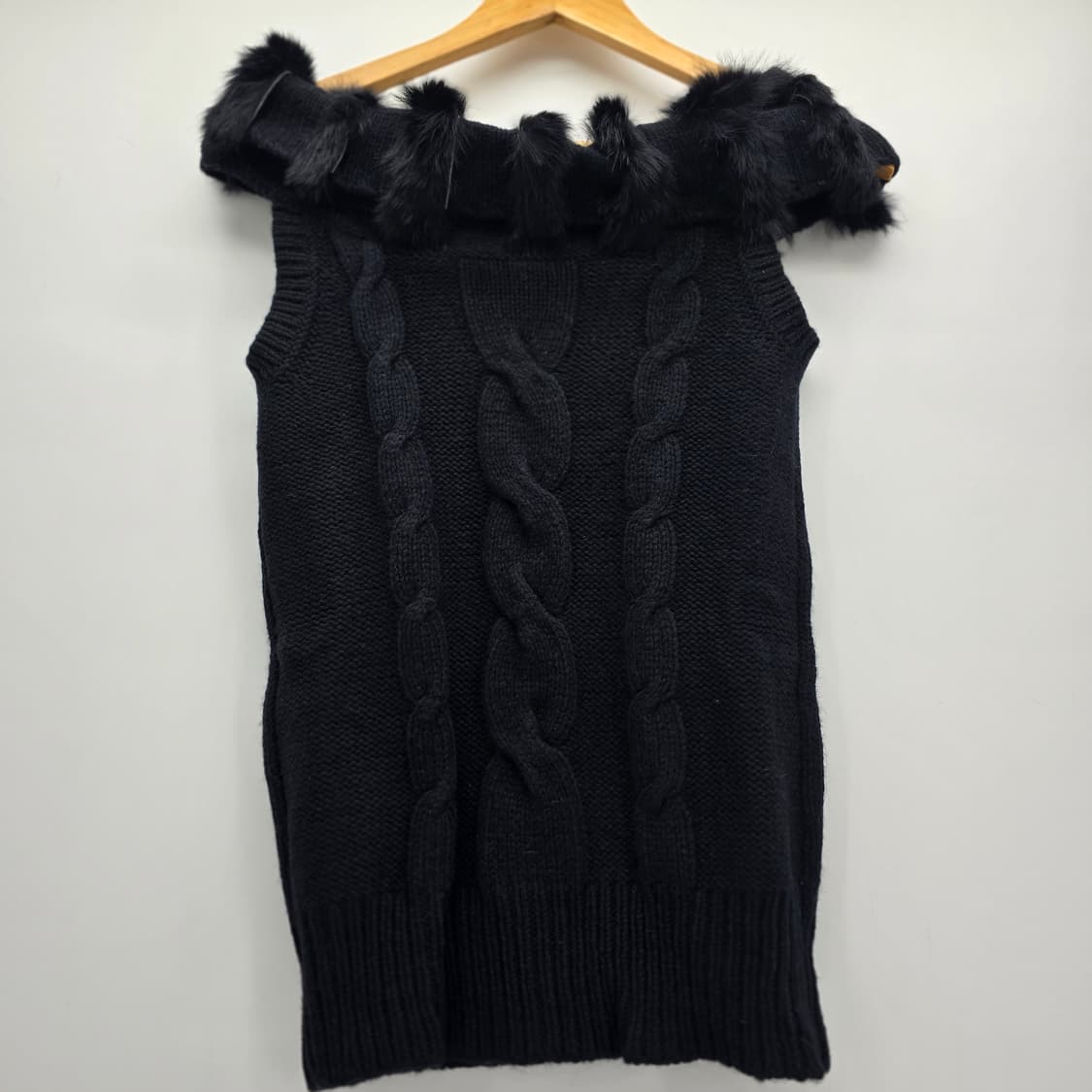 퍼 디테일 오프숄더 니트 상품이미지1